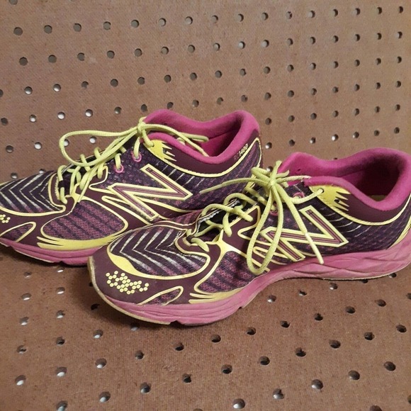 New Balance 1400 Purple/Yellow Size 8 EUC - Picture 1 of 6
